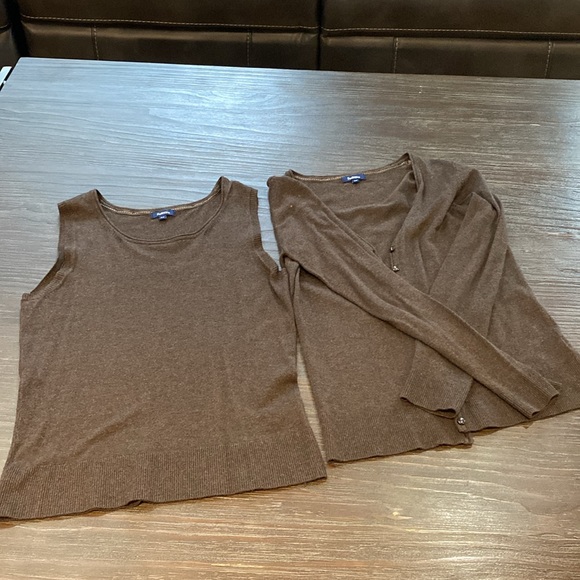 Two-piece cardigan and knitted tank top by Reitmans in size small - Picture 4 of 11